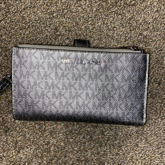 silver michael kors wallet - Picture 8 of 8